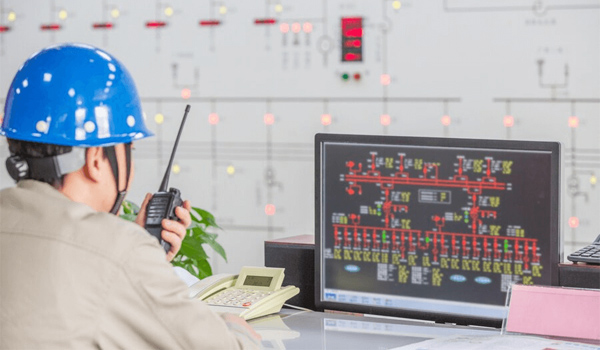 SCADA cho phép người vận hành điều khiển thiết bị & quy trình từ xa thông qua phần mềm